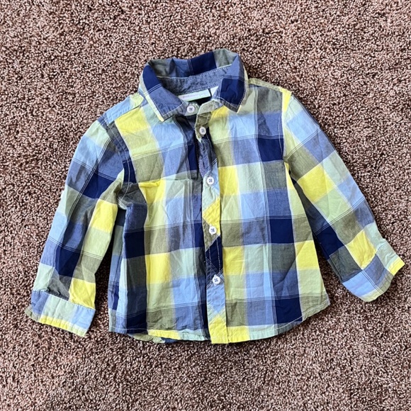 4-Piece First Impressions 18-Month Bundle: 1 Polo, 1 T-shirt & 2 Button-ups - Picture 9 of 10